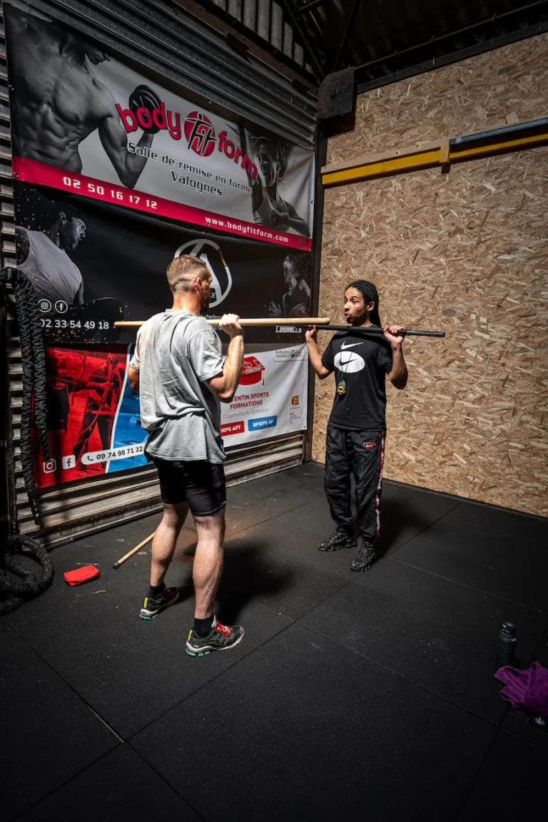 Entraînement avec barres à Body Fit Form.